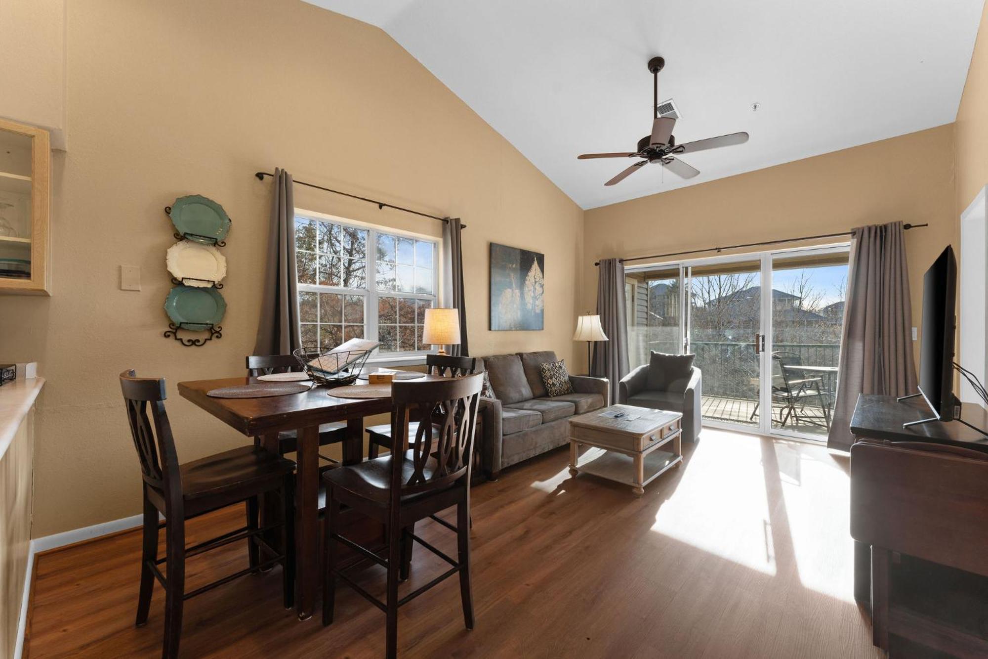 Cozy Top Floor 2Br Condo With View And Amenities!! Point Lookout Kültér fotó