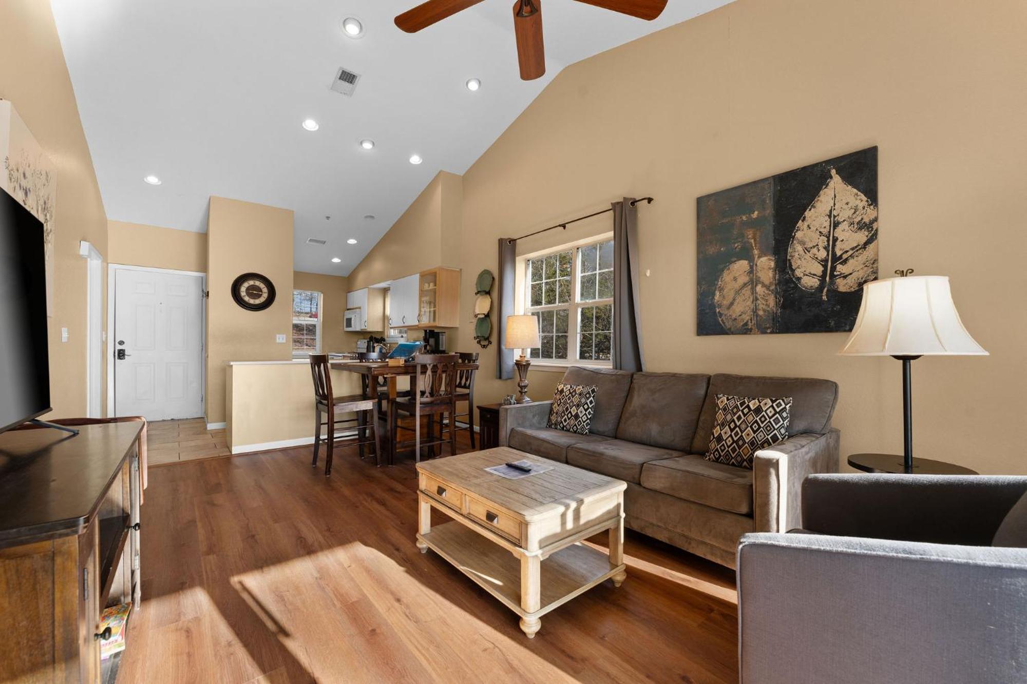 Cozy Top Floor 2Br Condo With View And Amenities!! Point Lookout Kültér fotó