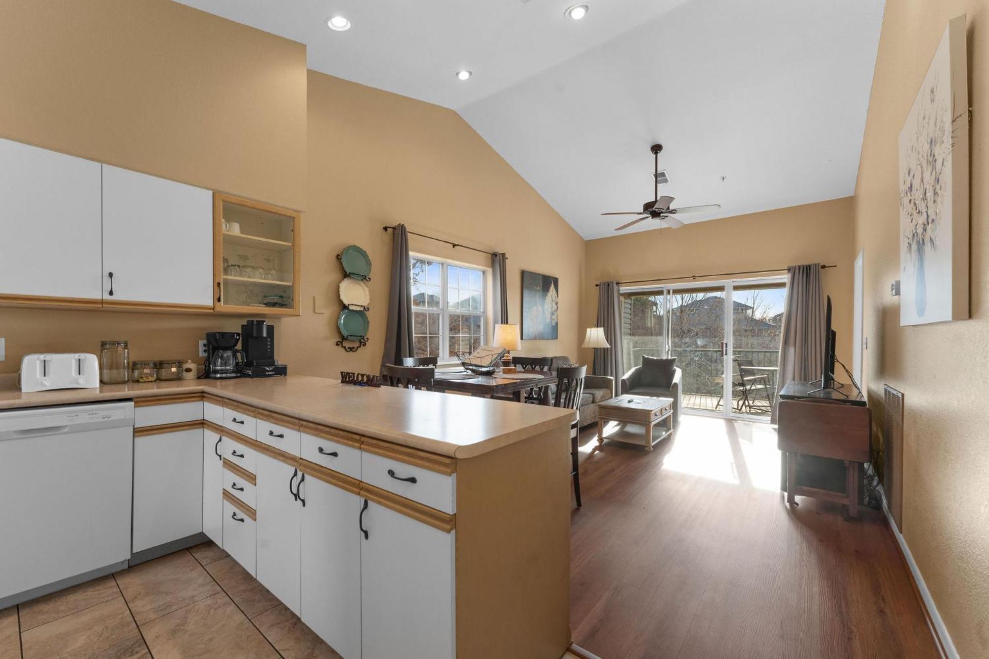 Cozy Top Floor 2Br Condo With View And Amenities!! Point Lookout Kültér fotó