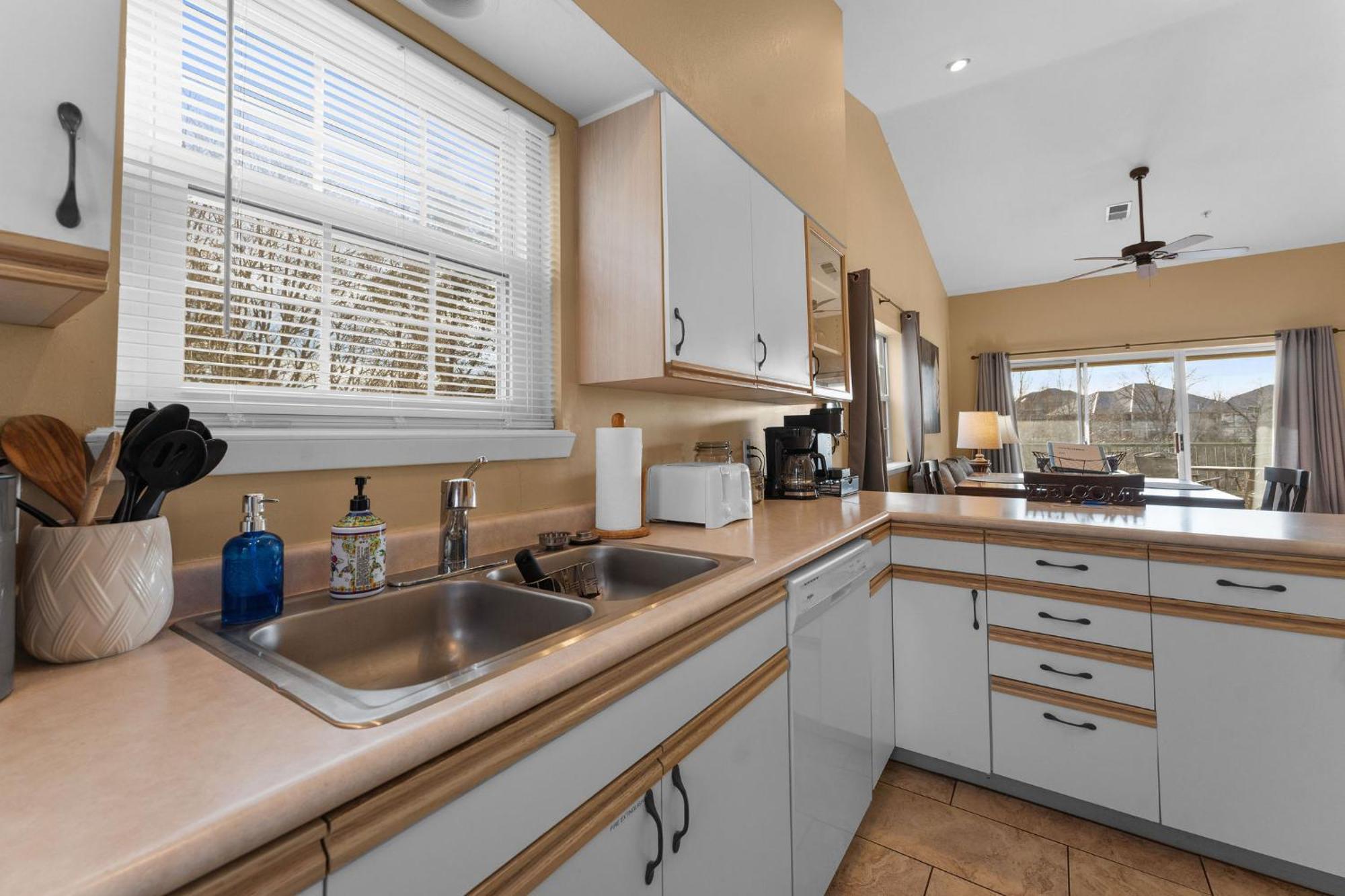 Cozy Top Floor 2Br Condo With View And Amenities!! Point Lookout Kültér fotó